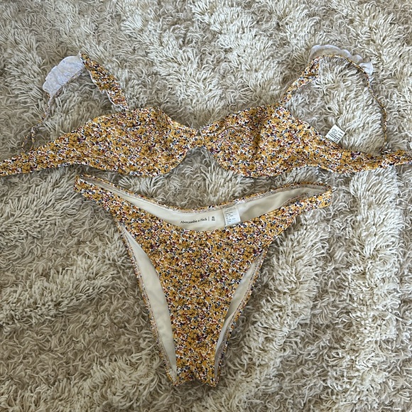 Abercrombie & Fitch Other - Abercrombie floral bikini